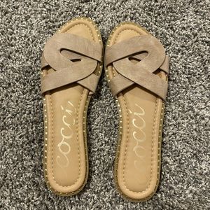 Boutique detailed flats